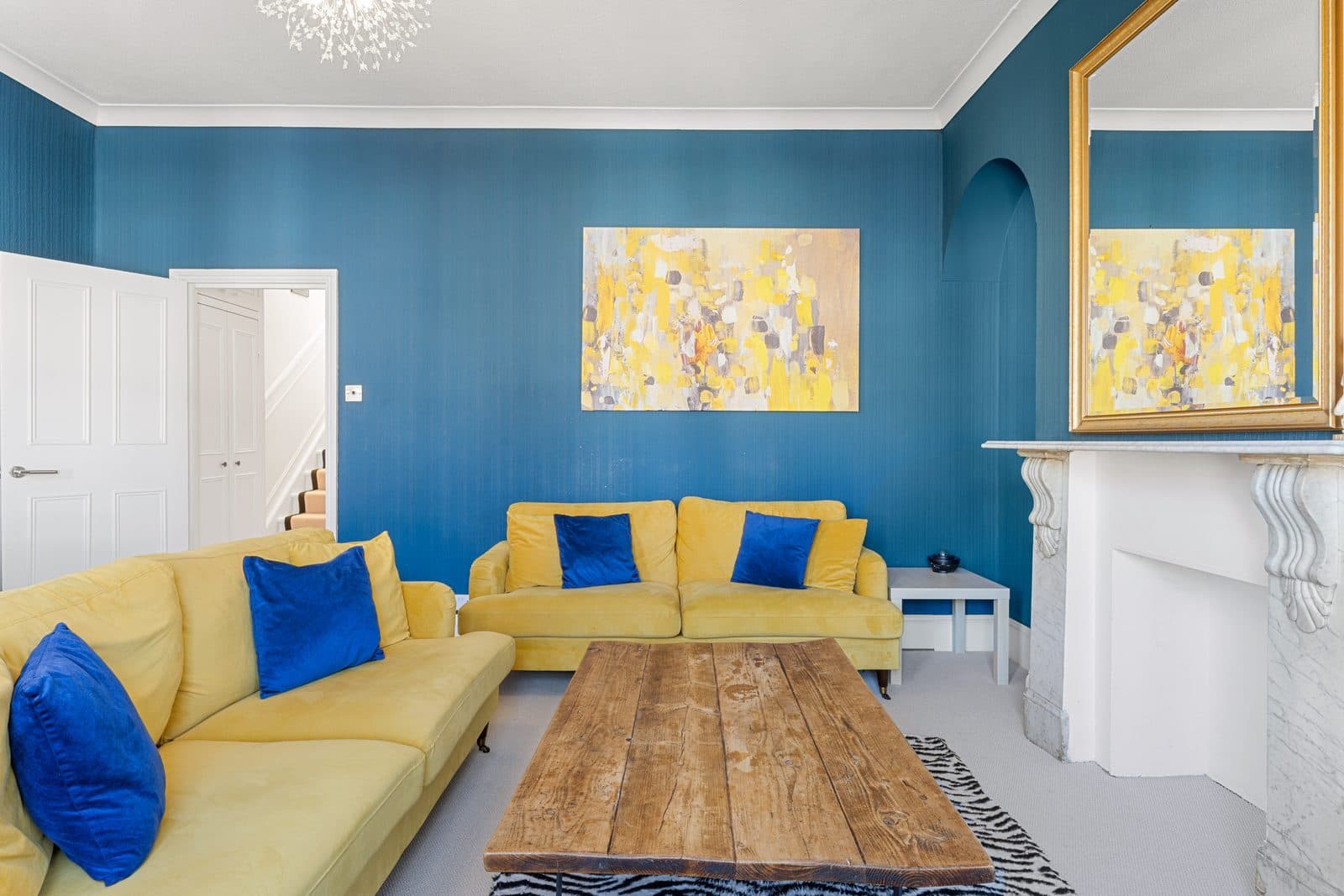 Shepherd's Bush 4BR Flat · Sleeps 8