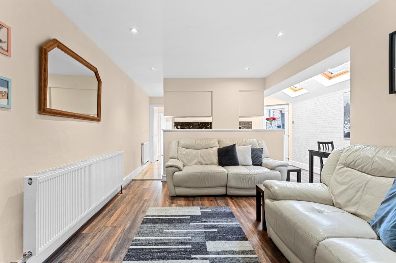 Luxury London 3BR Flat Near Tube